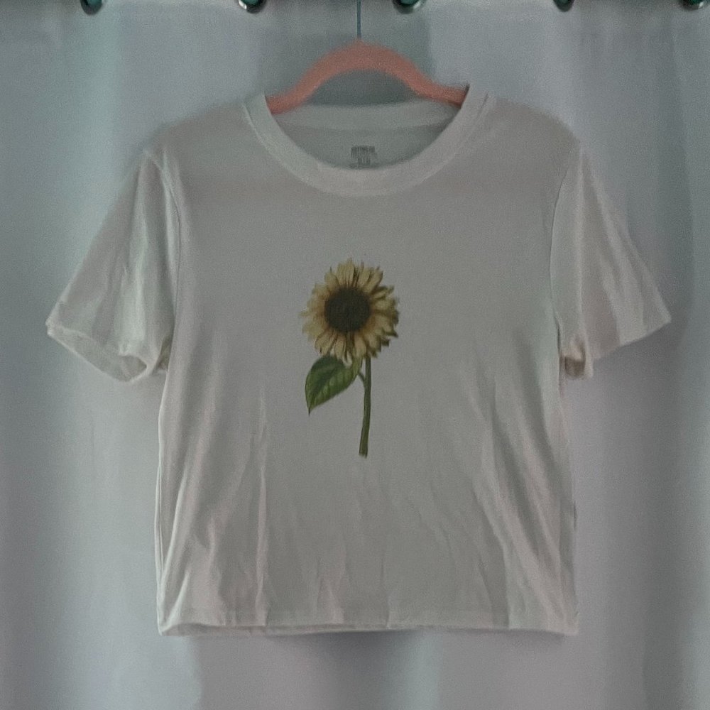 Basic Tee with Sunflower